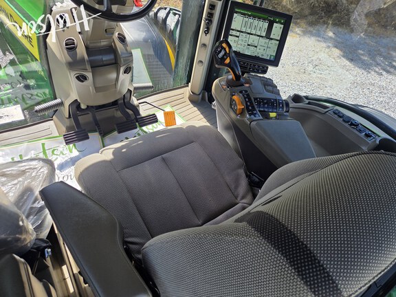 Photo of 2023 John Deere 8R 340