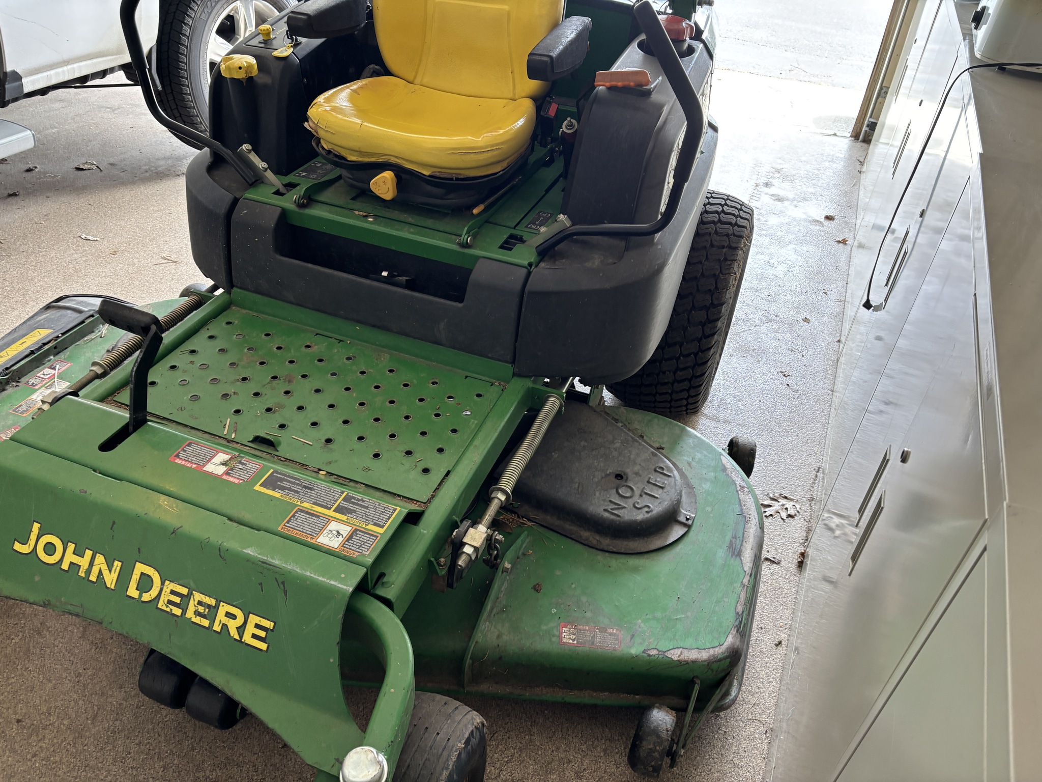 Used 2005 John Deere 997 Zero Turn Mowers at Koenig Equipment in Franklin, IN - PhotoXL3
