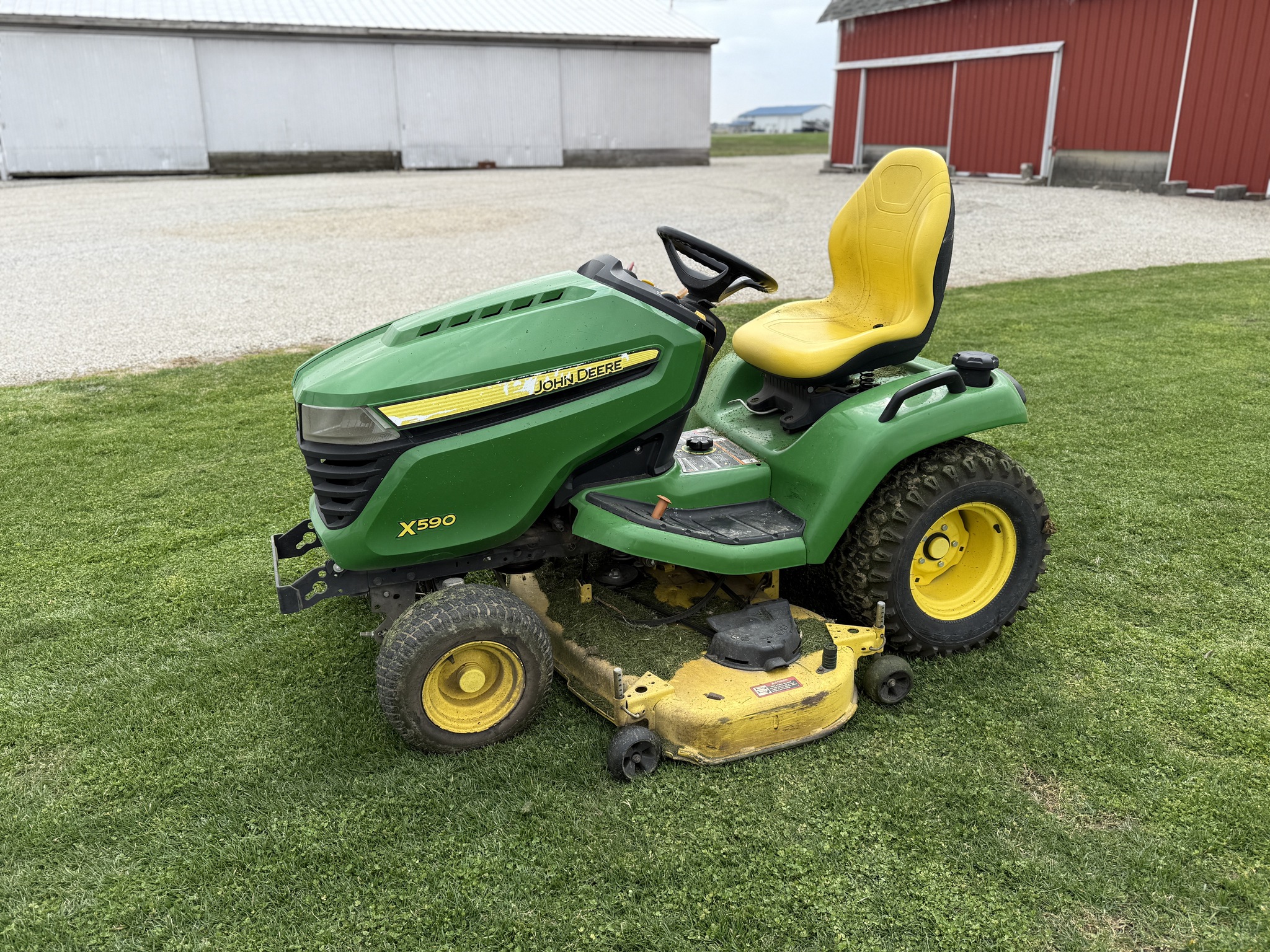 2017 John Deere X590 Image 2