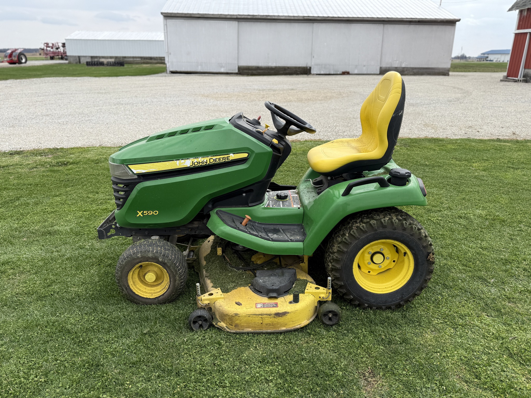 2017 John Deere X590 Image 3