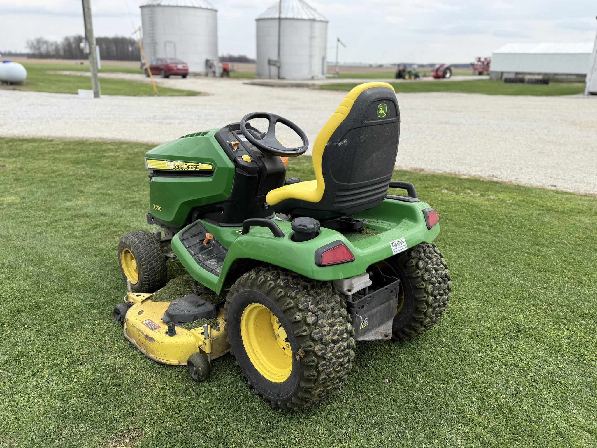 2017 John Deere X590 Image 5