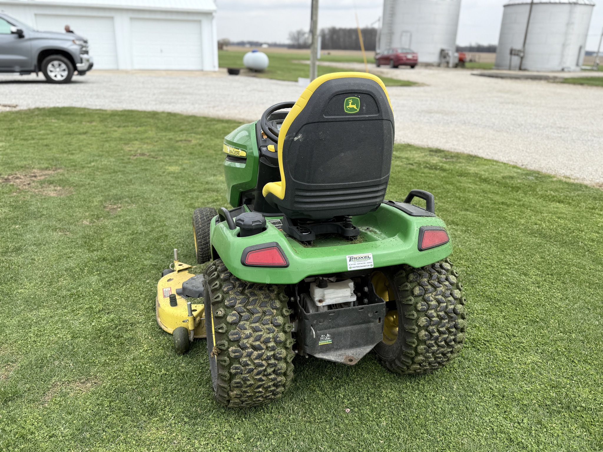 2017 John Deere X590 Image 6