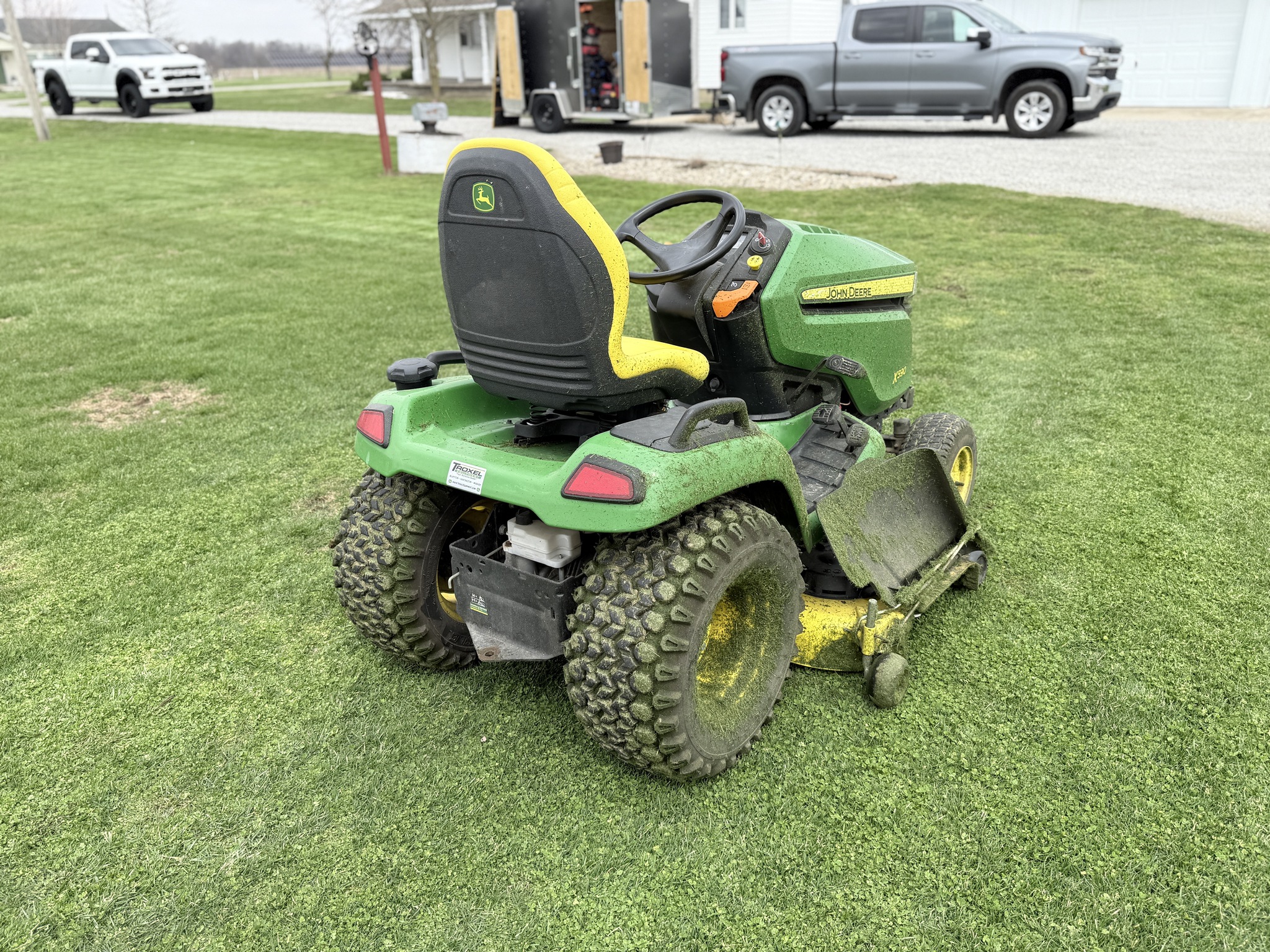 2017 John Deere X590 Image 8