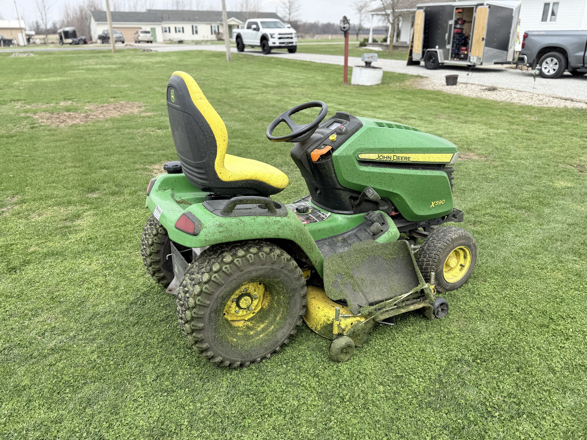 2017 John Deere X590 Image 9