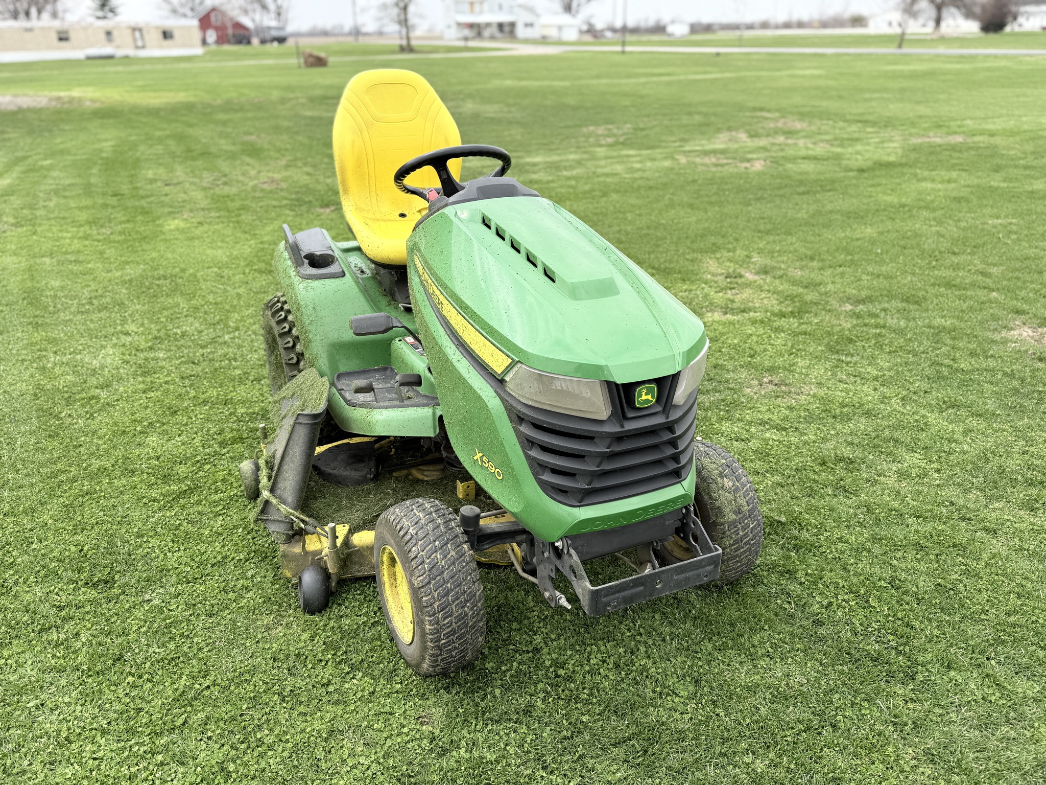 2017 John Deere X590 Image 13