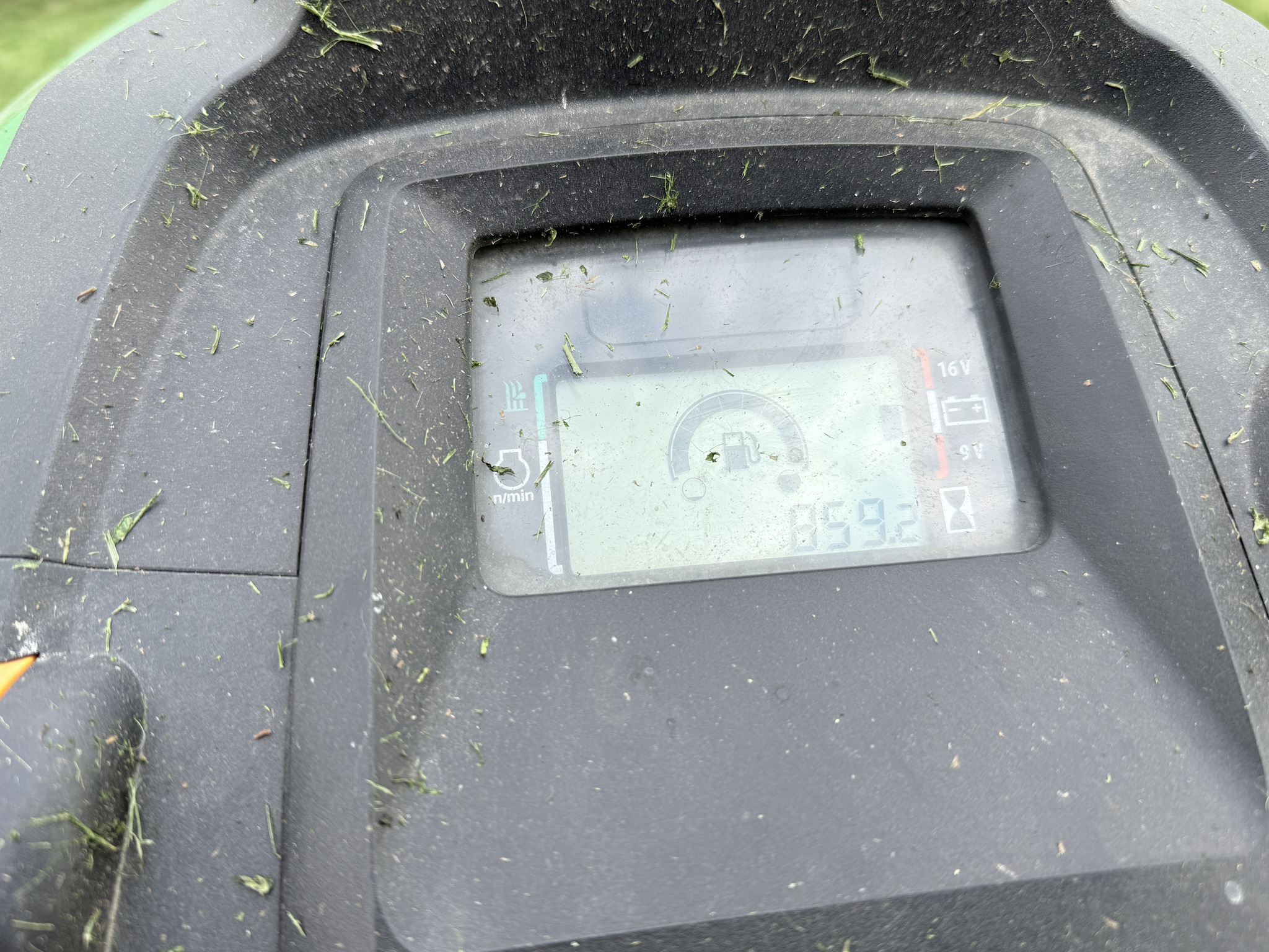 2017 John Deere X590 Image 17