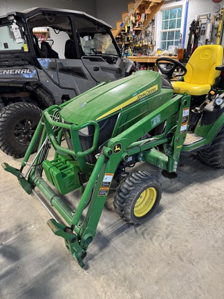 Photo of 2015 John Deere 1025R