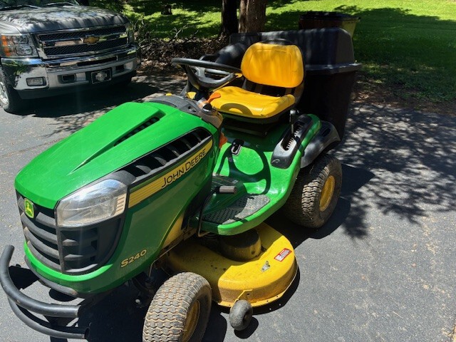 Used 2015 John Deere S240 Lawn & Garden Tractors at Koenig Equipment in Greensburg, IN - PhotoXL0