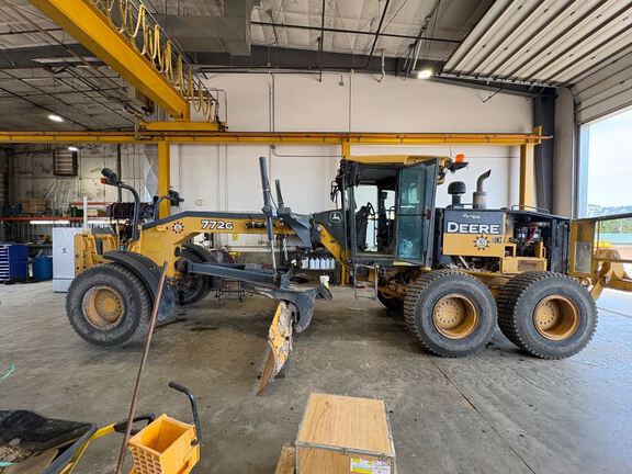 Photo of a 2011 John Deere 772G