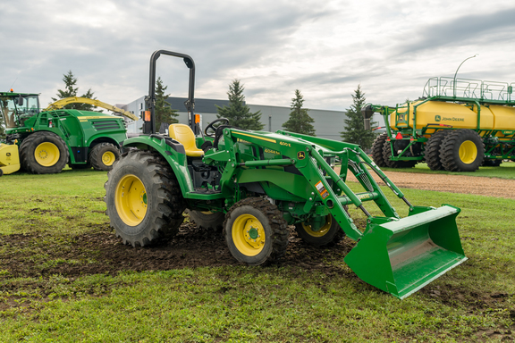 John Deere 4044M