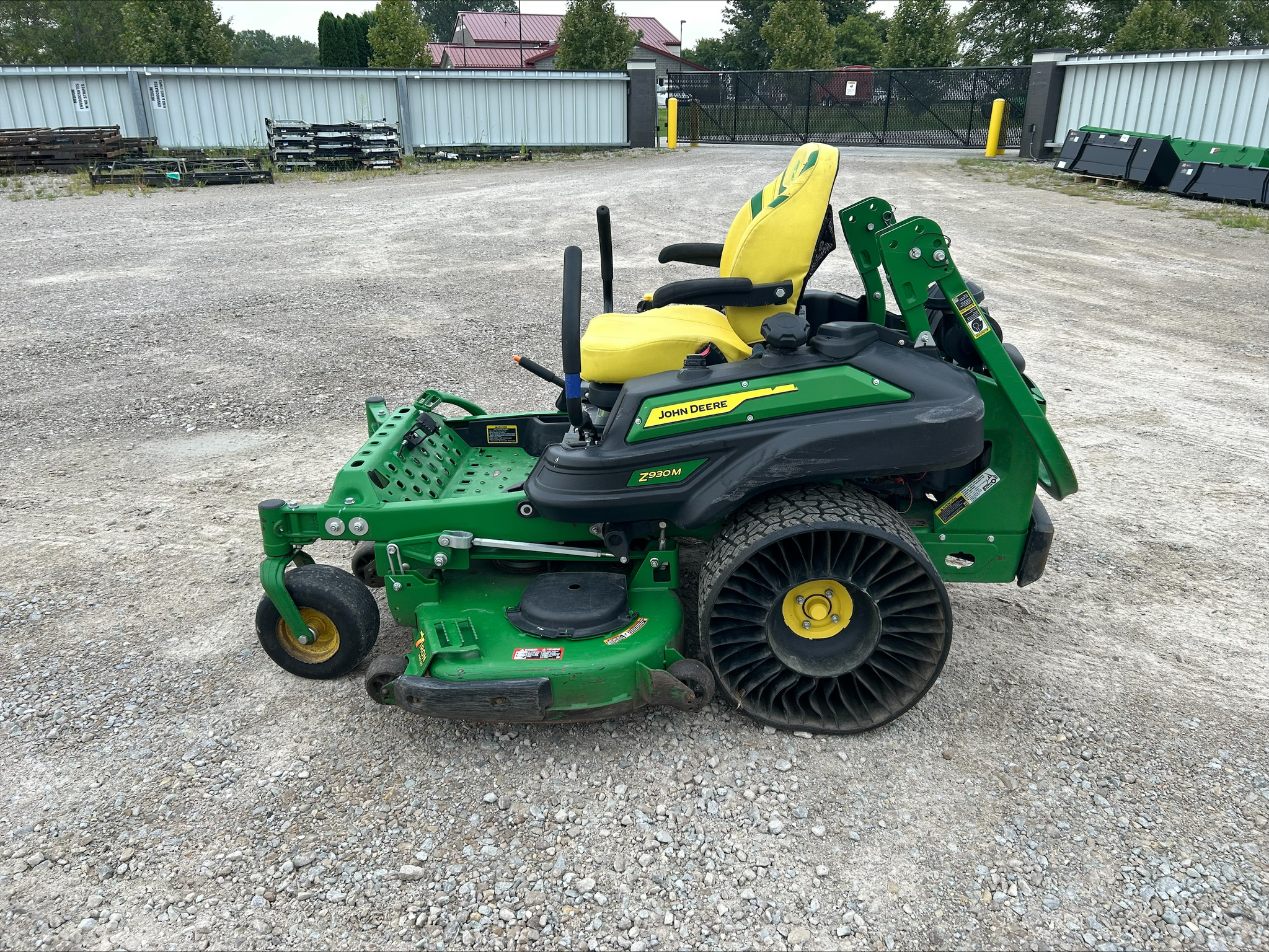 Used 2022 John Deere Z930M Zero Turn Mowers at Koenig Equipment in Franklin, IN - PhotoXL6