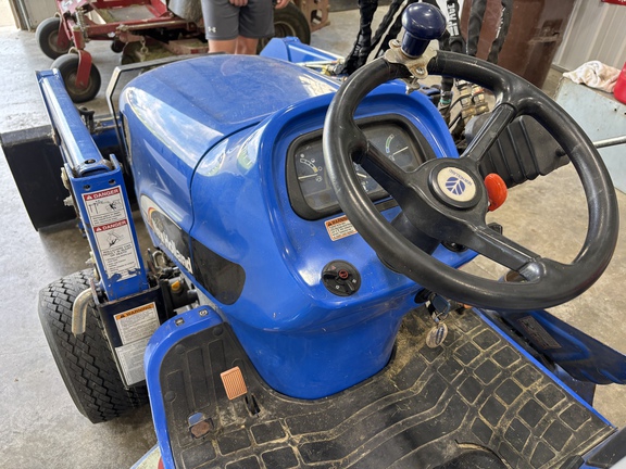Used 2006 New Holland TZ22DA Compact Utility Tractors at Koenig Equipment in Oxford, OH - Photo13