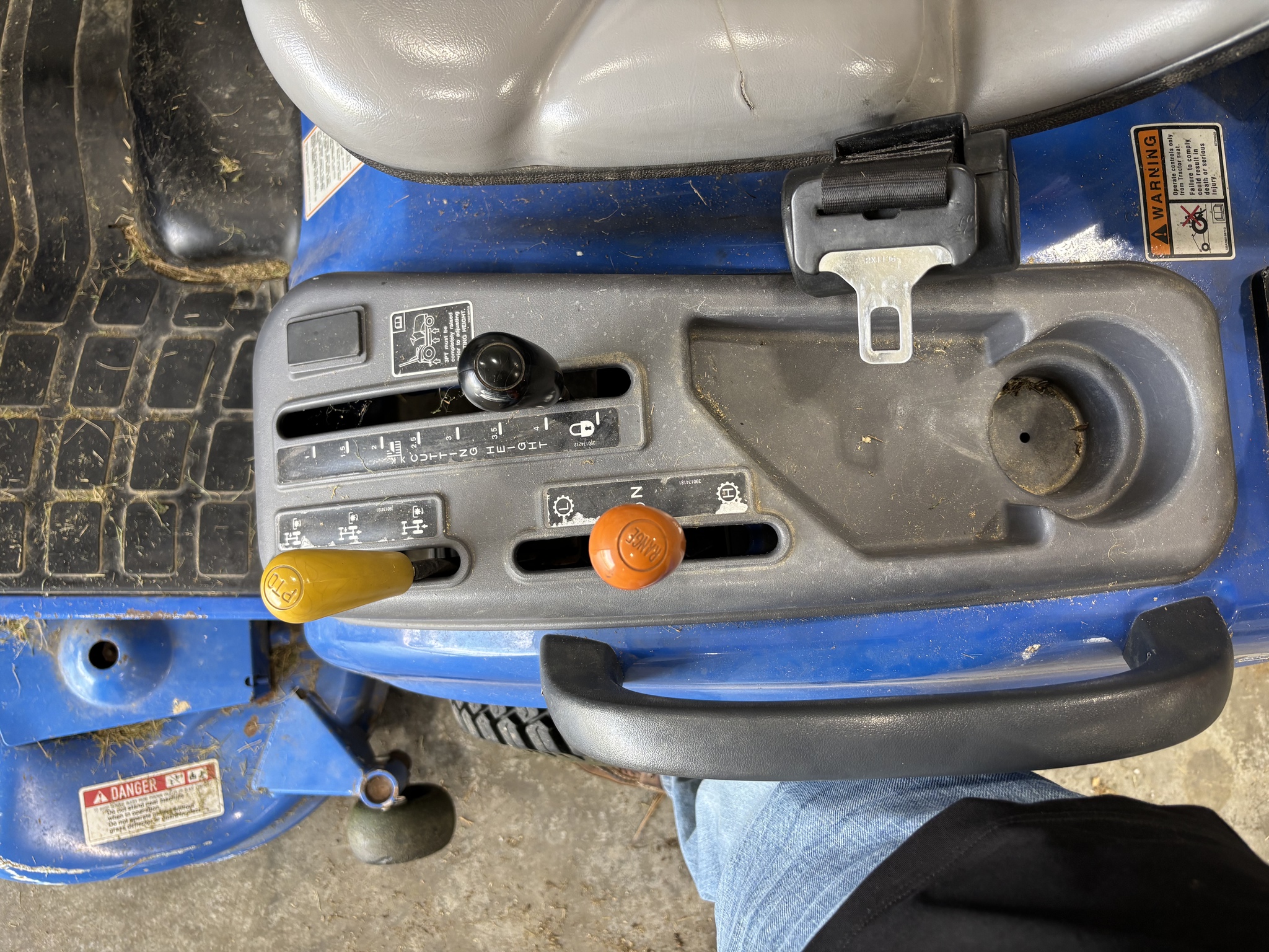 Used 2006 New Holland TZ22DA Compact Utility Tractors at Koenig Equipment in Oxford, OH - PhotoXL16
