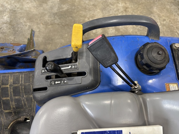 Used 2006 New Holland TZ22DA Compact Utility Tractors at Koenig Equipment in Oxford, OH - Photo18