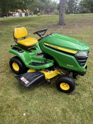 Photo of 2015 John Deere X300