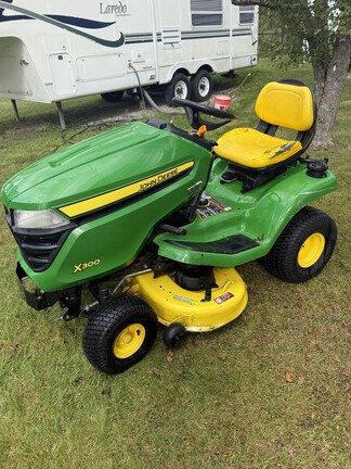 Photo of 2015 John Deere X300