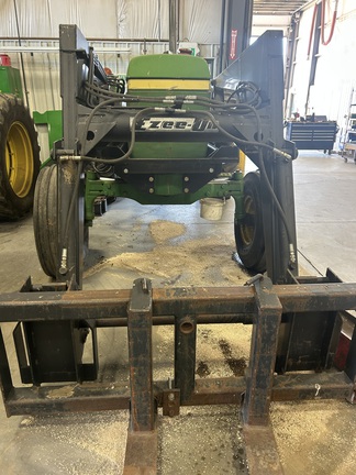 John Deere 3140