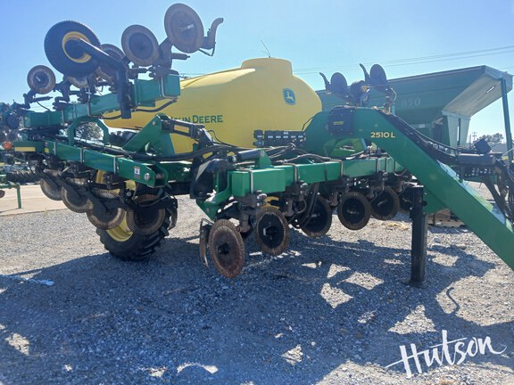 Photo of 2018 John Deere 2510L