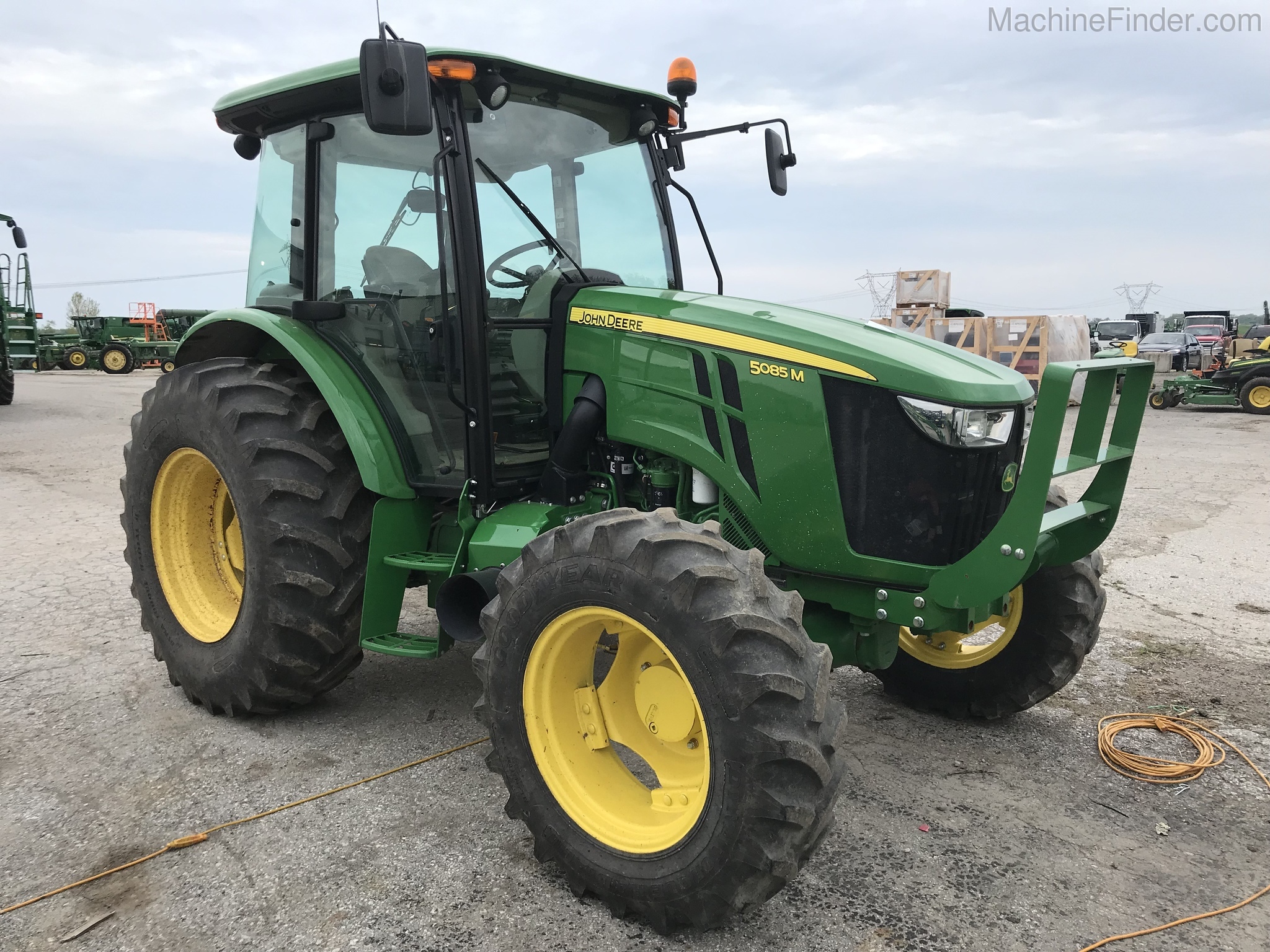 2016 John Deere 5085M Image 1