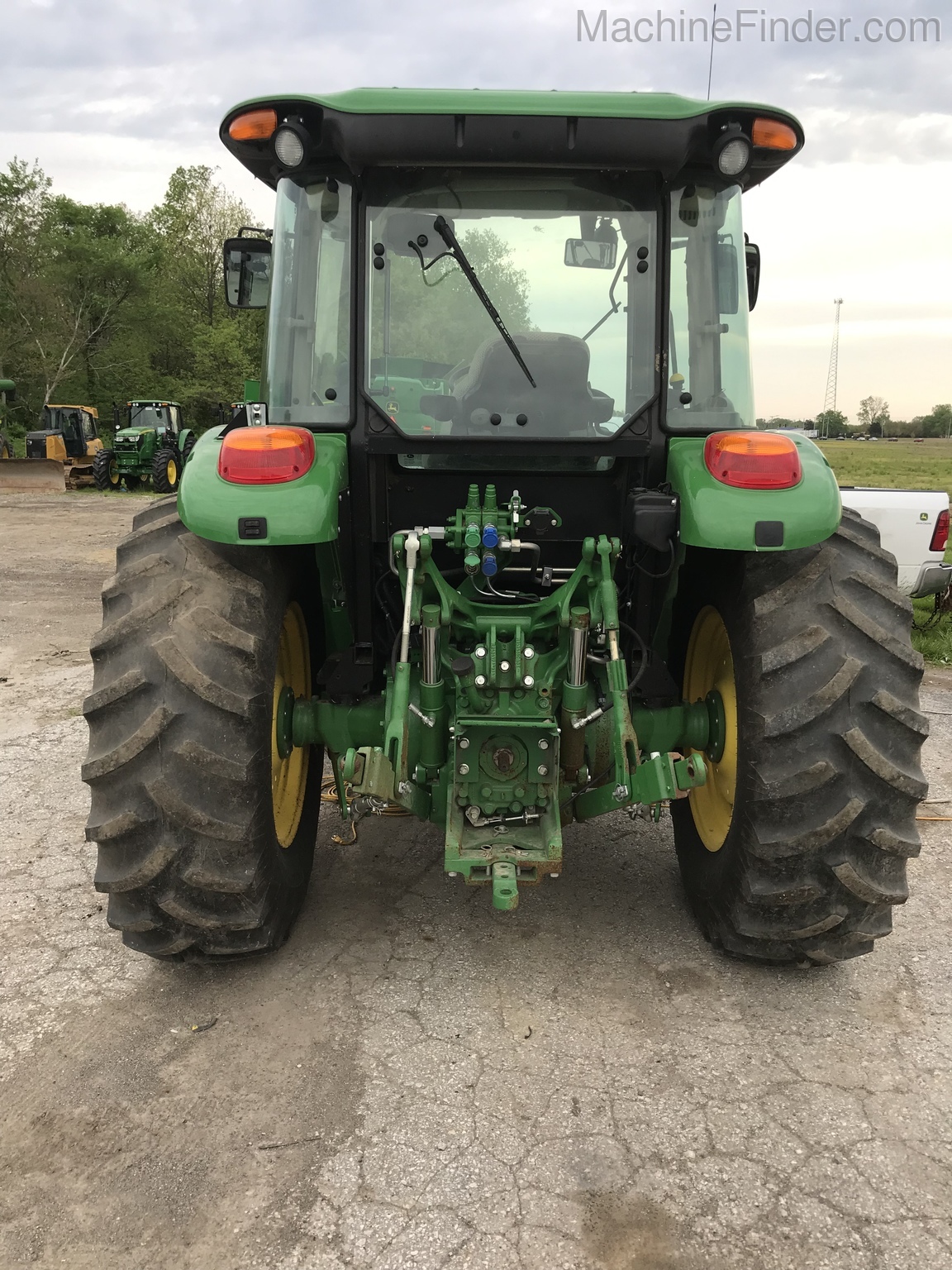 2016 John Deere 5085M Image 4
