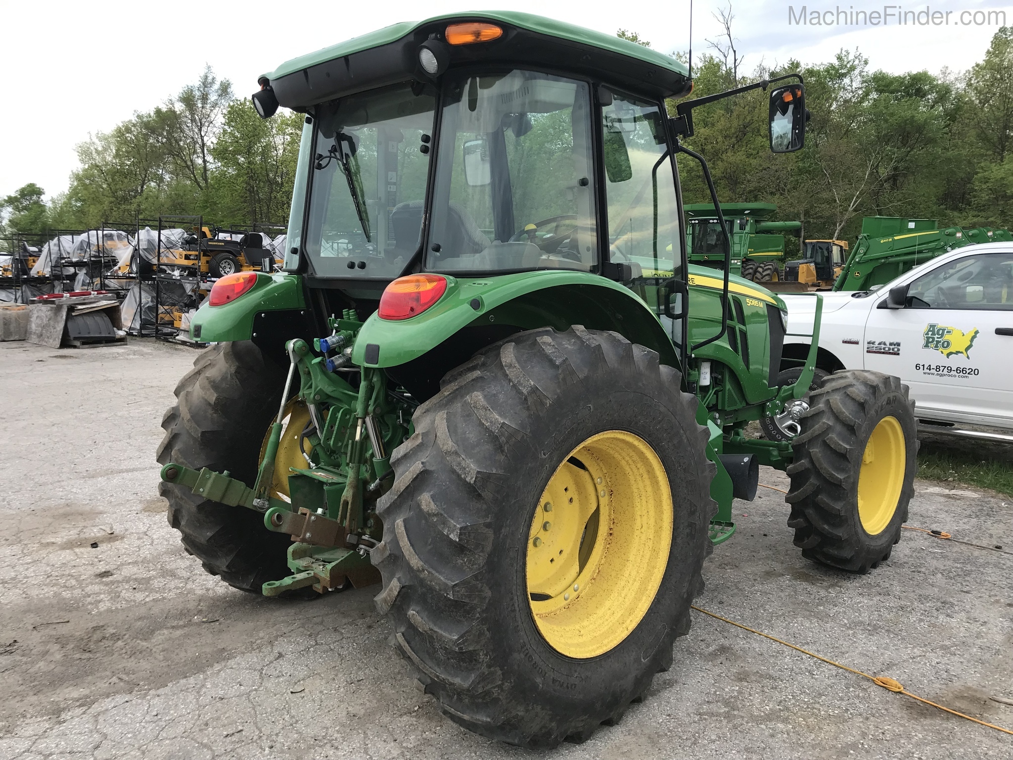 2016 John Deere 5085M Image 5