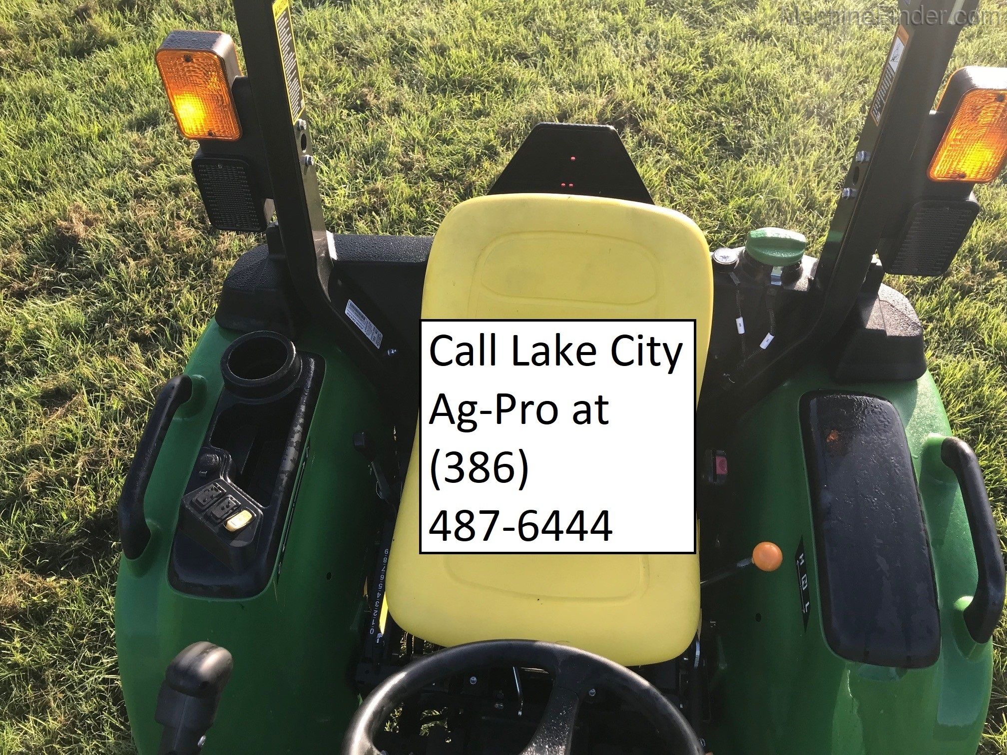 2020 John Deere 3025E Image 9