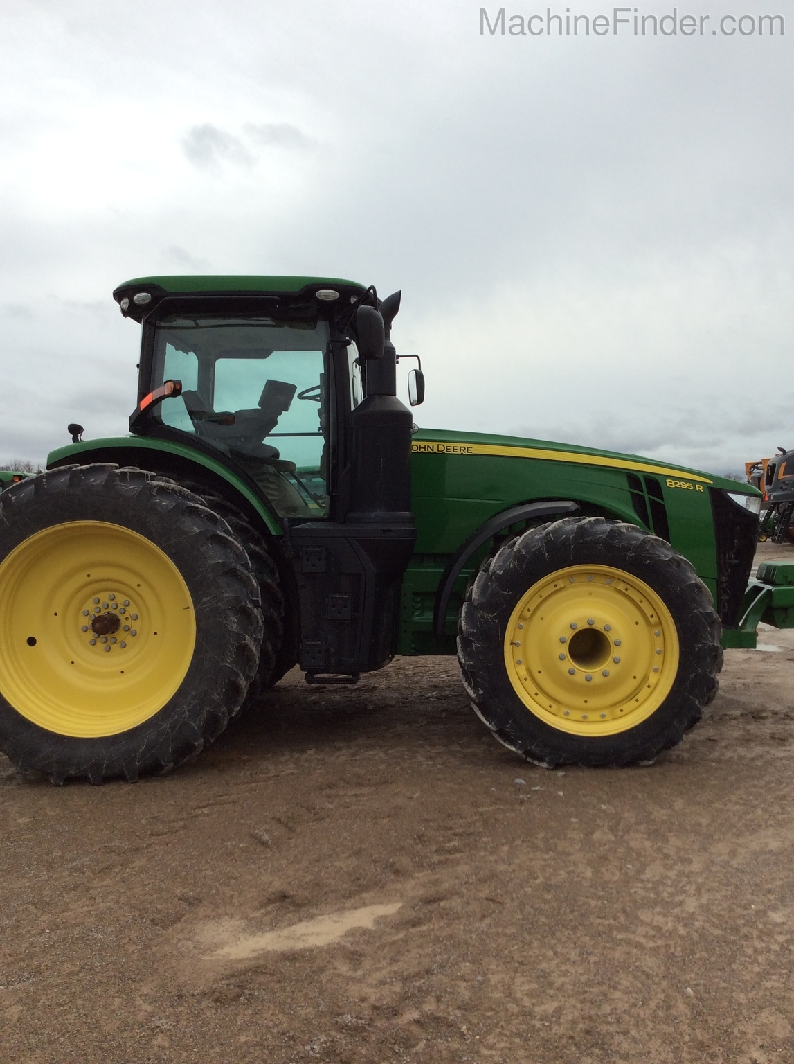 2017 John Deere 8295R Image 9