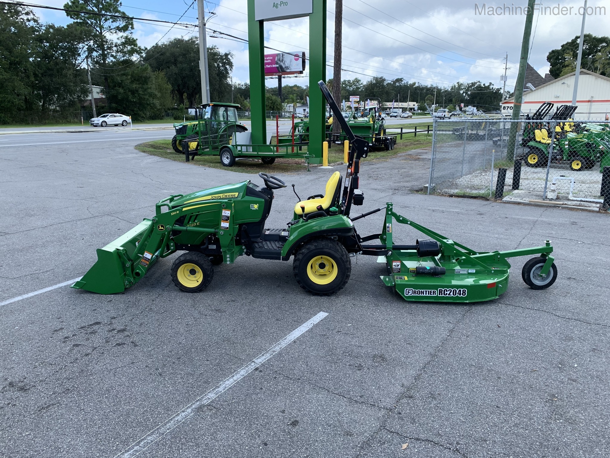 2020 John Deere 1023E Image 1