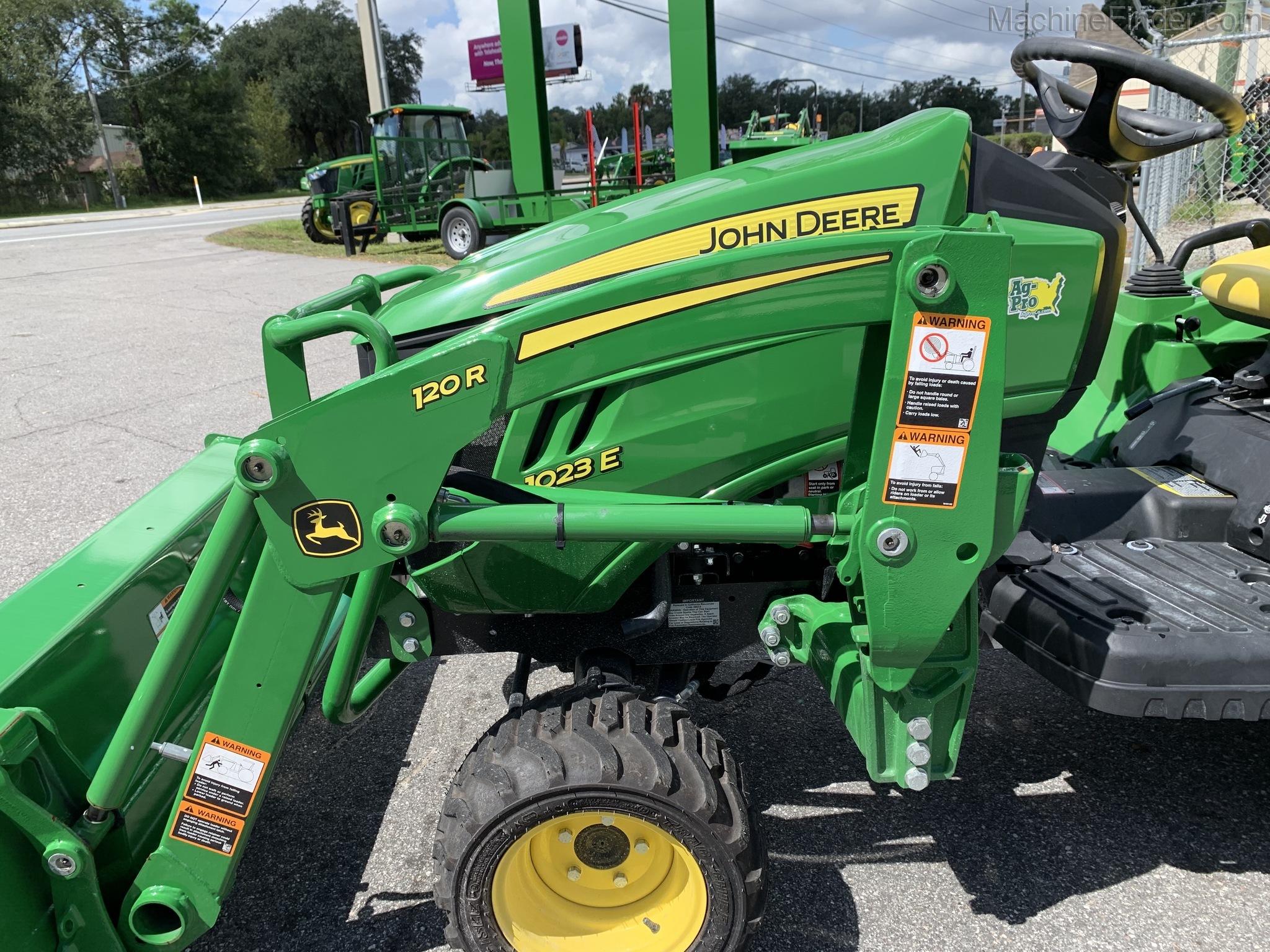 2020 John Deere 1023E Image 7