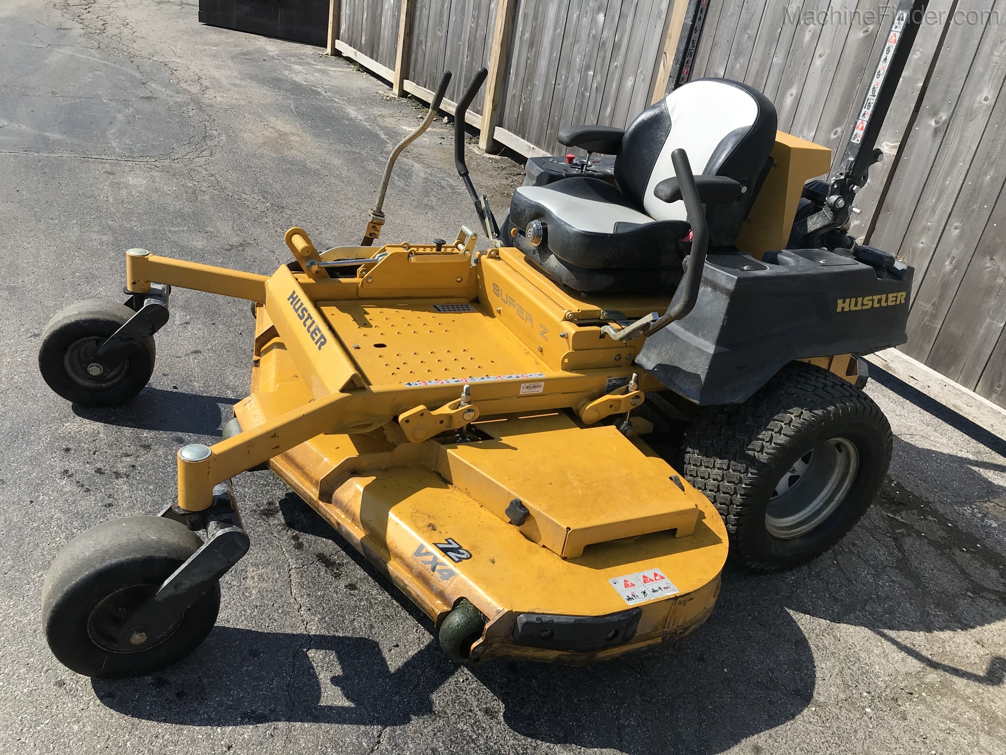 2019 Hustler SUPER Z Image 4