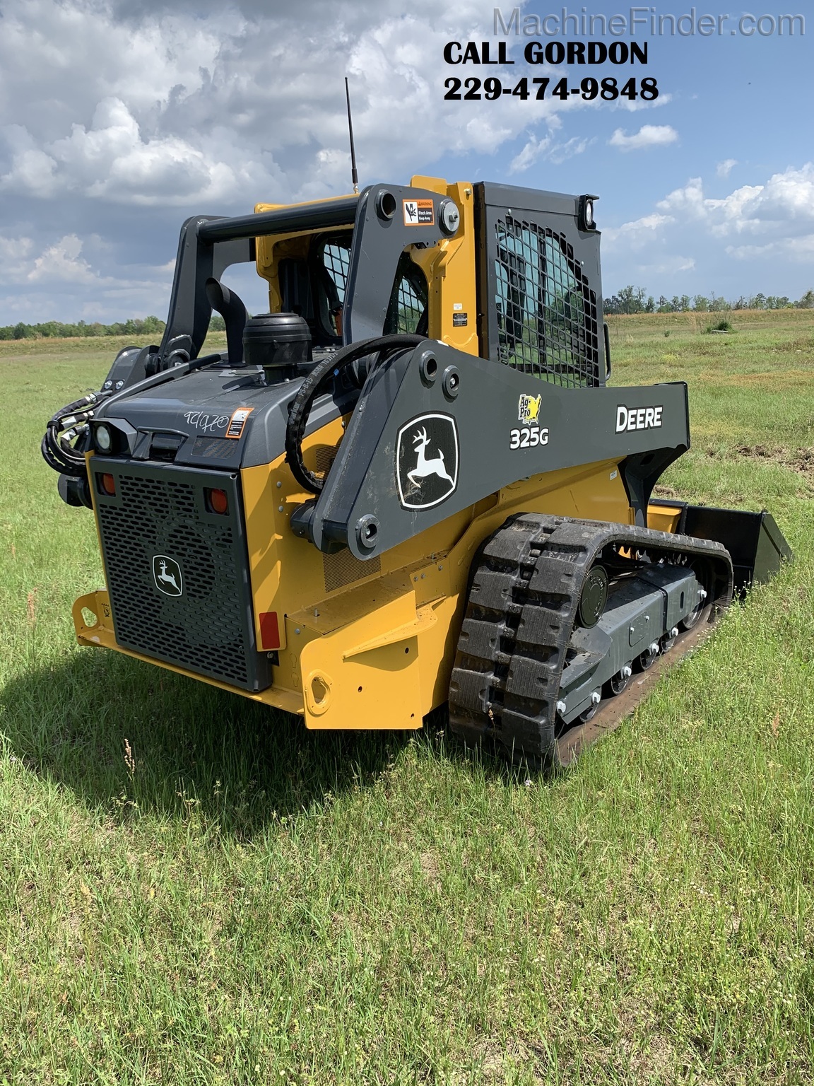 2020 John Deere 325G Image 4