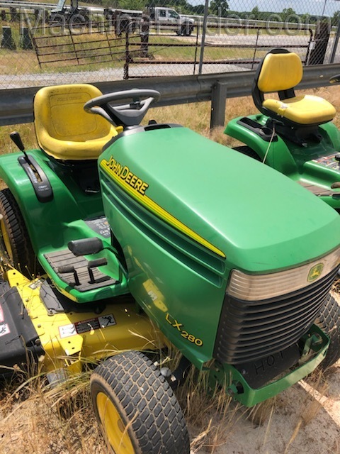 2004 John Deere LX280 Image 2