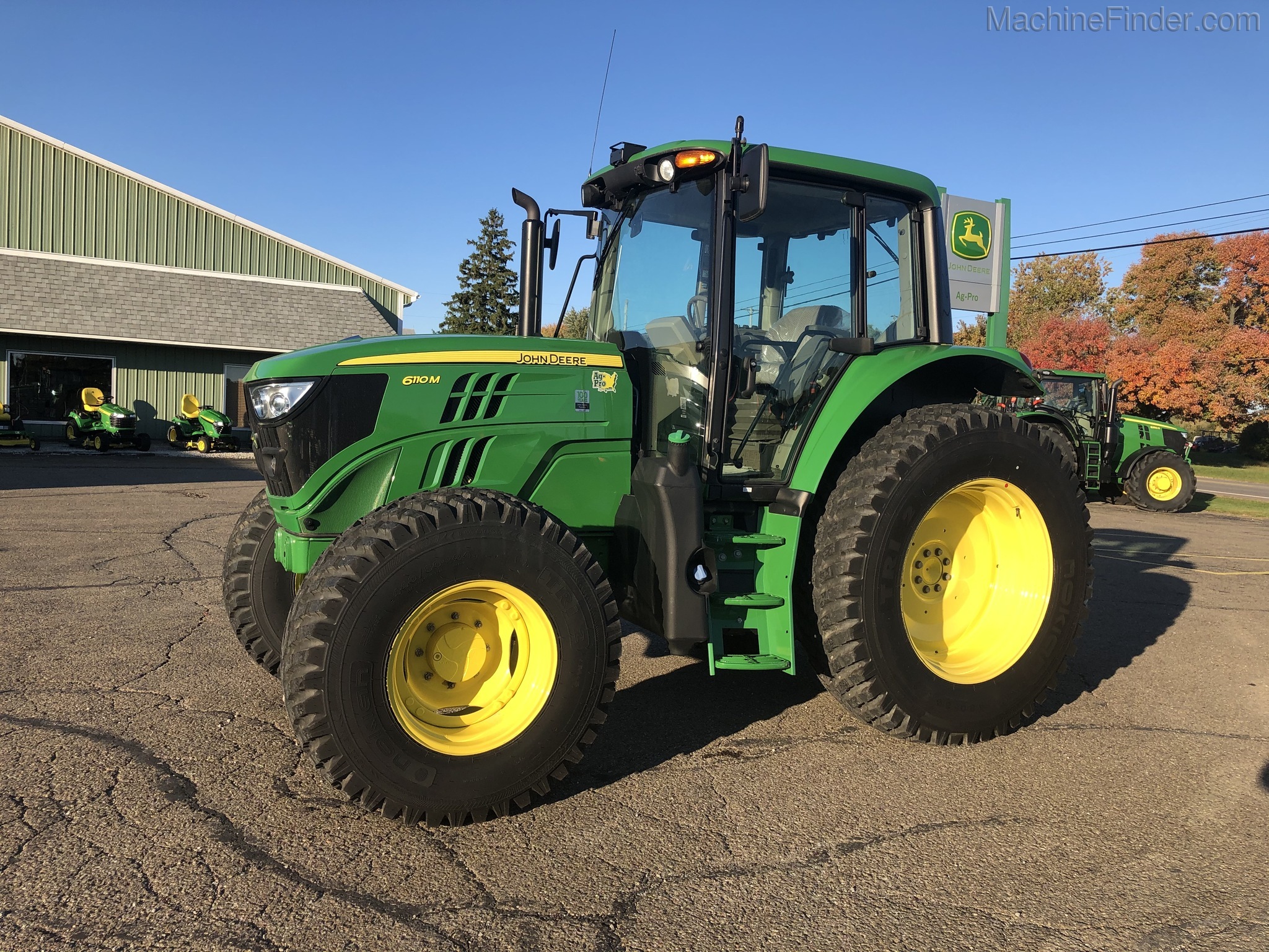 2018 John Deere 6110M Image 1