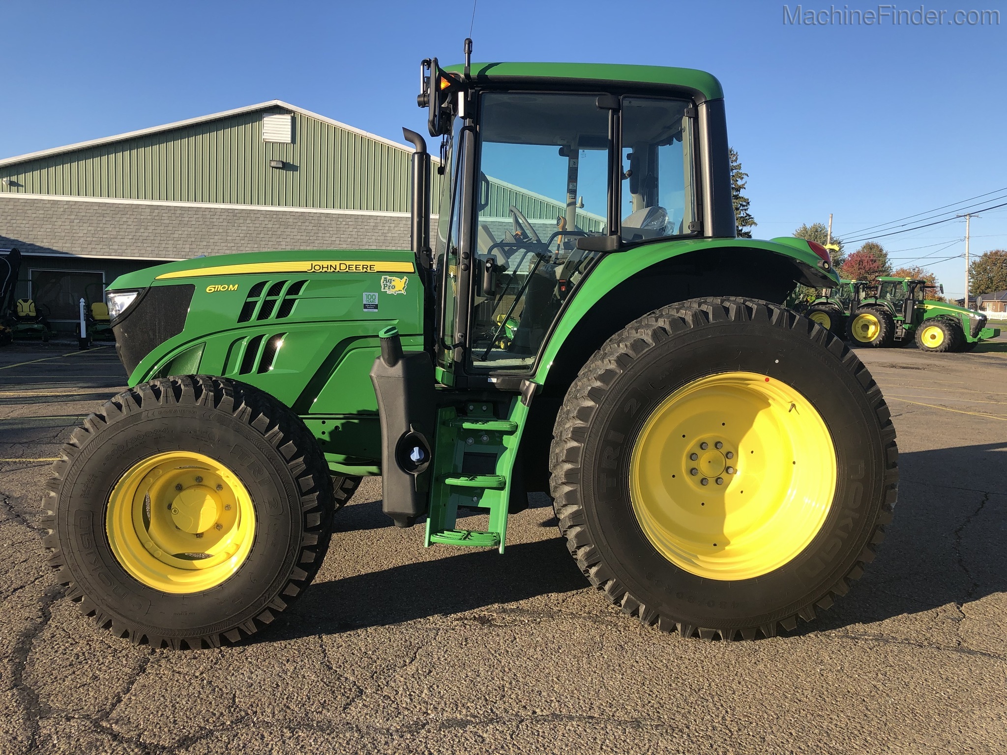 2018 John Deere 6110M Image 2