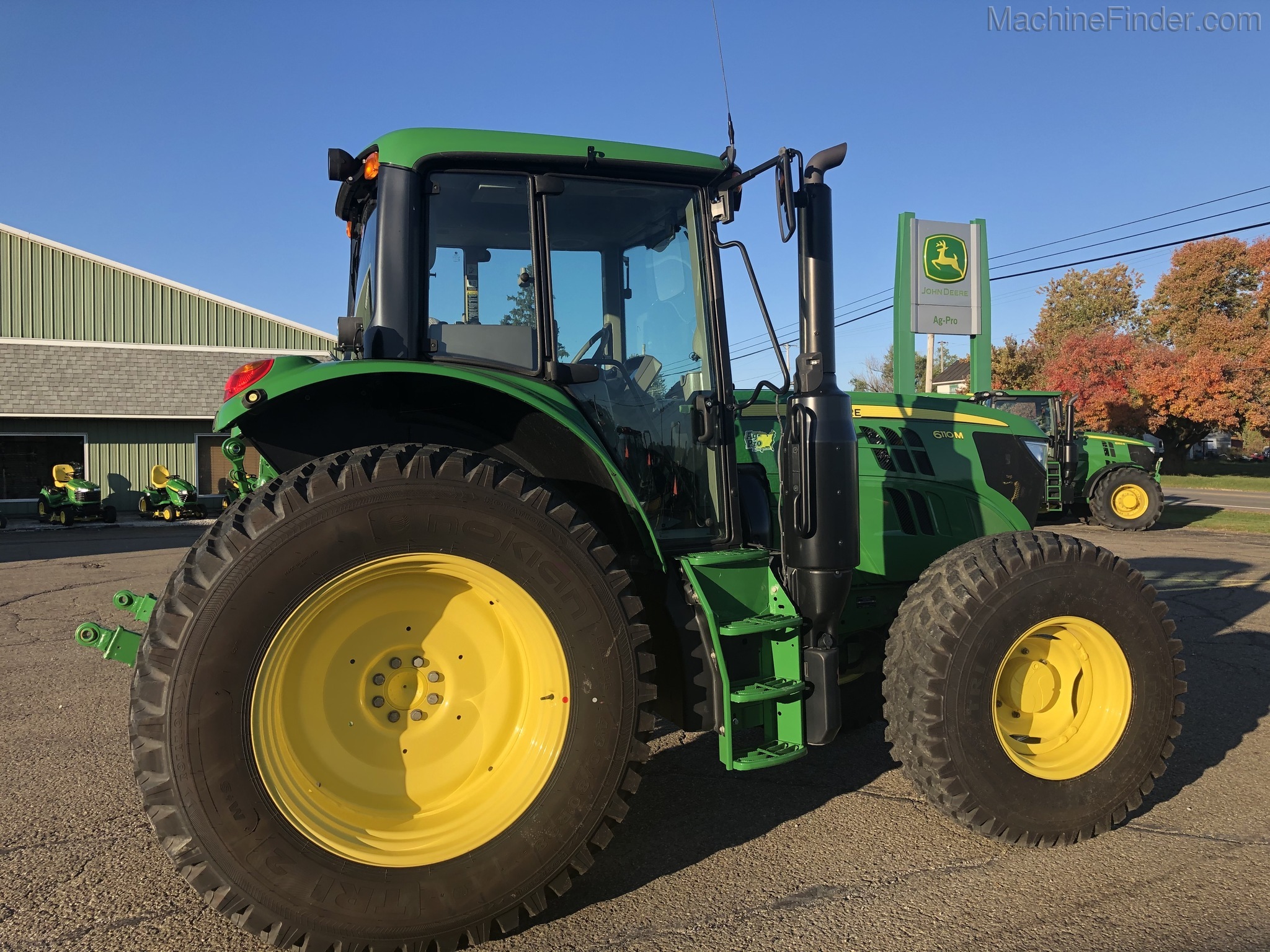 2018 John Deere 6110M Image 7