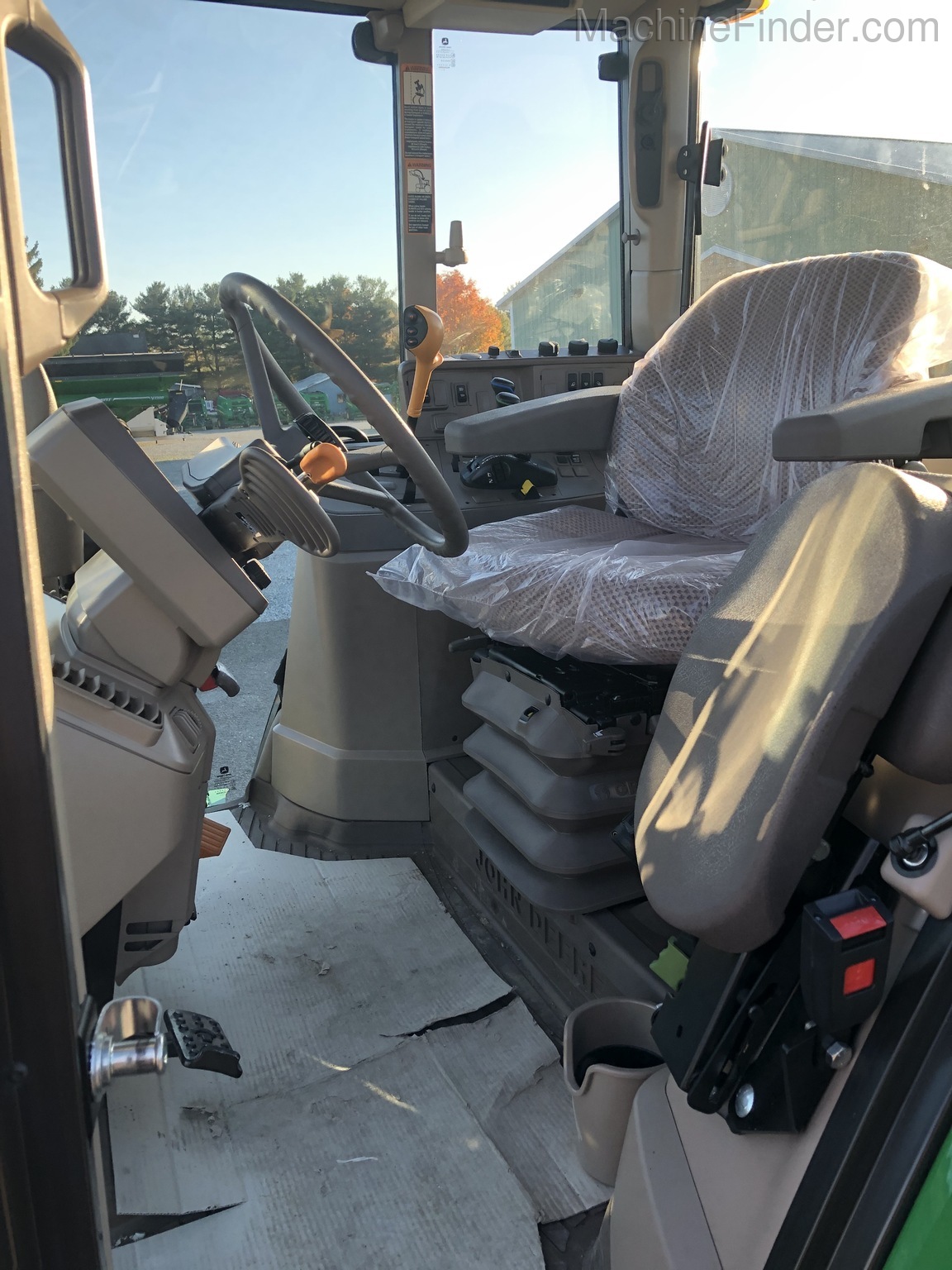 2018 John Deere 6110M Image 9