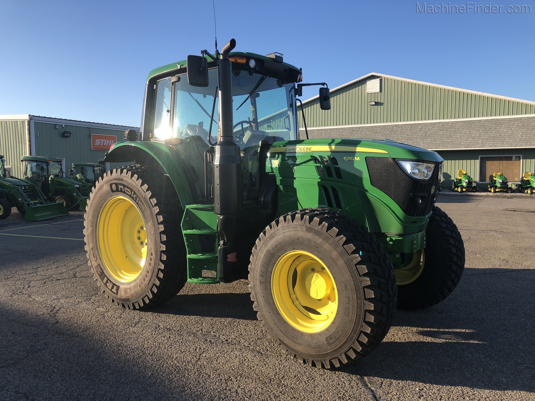 2018 John Deere 6110M Image 8