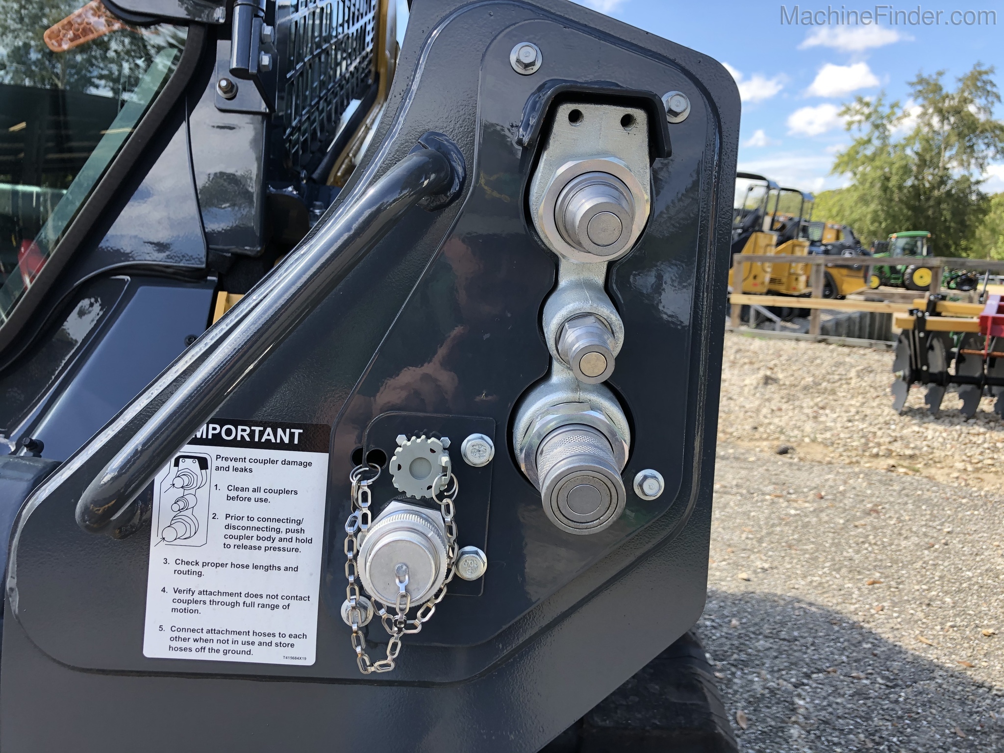 2020 John Deere 331G Image 9