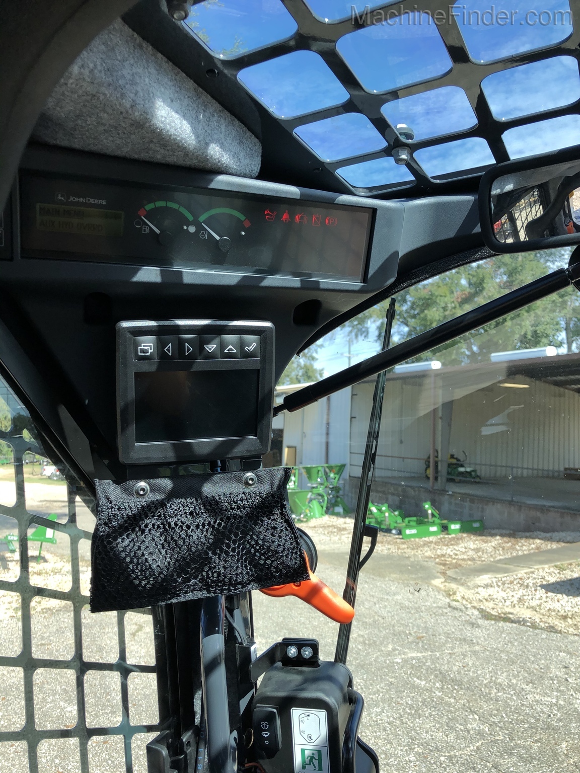 2020 John Deere 331G Image 10