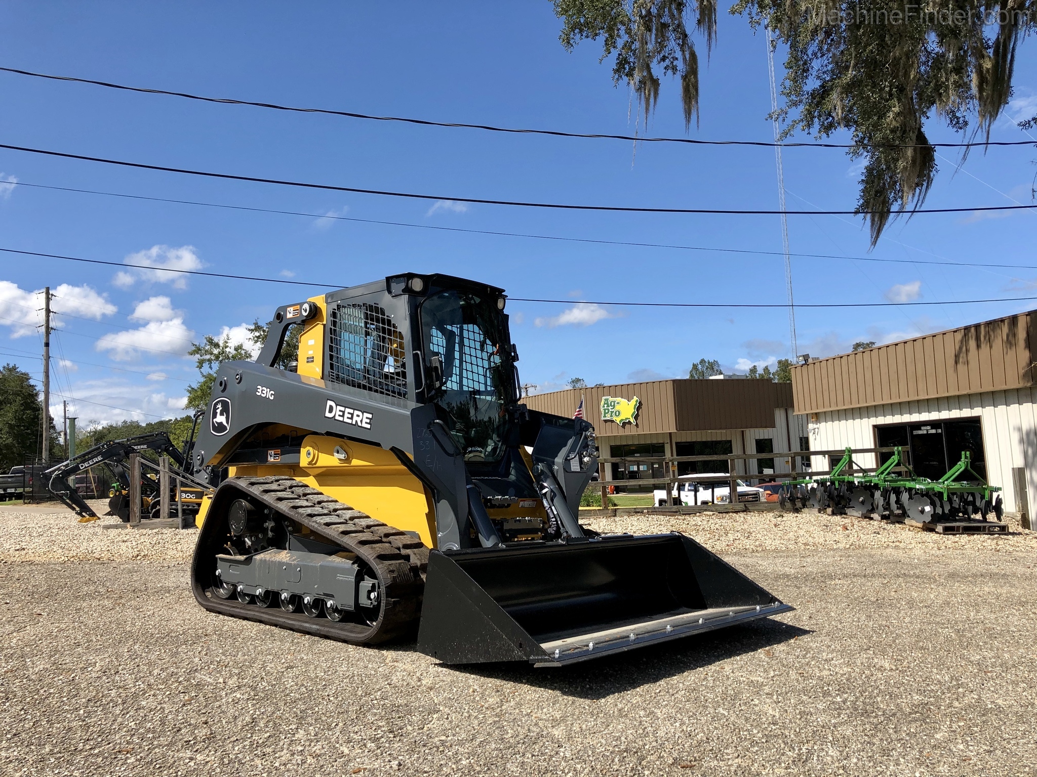 2020 John Deere 331G Image 1