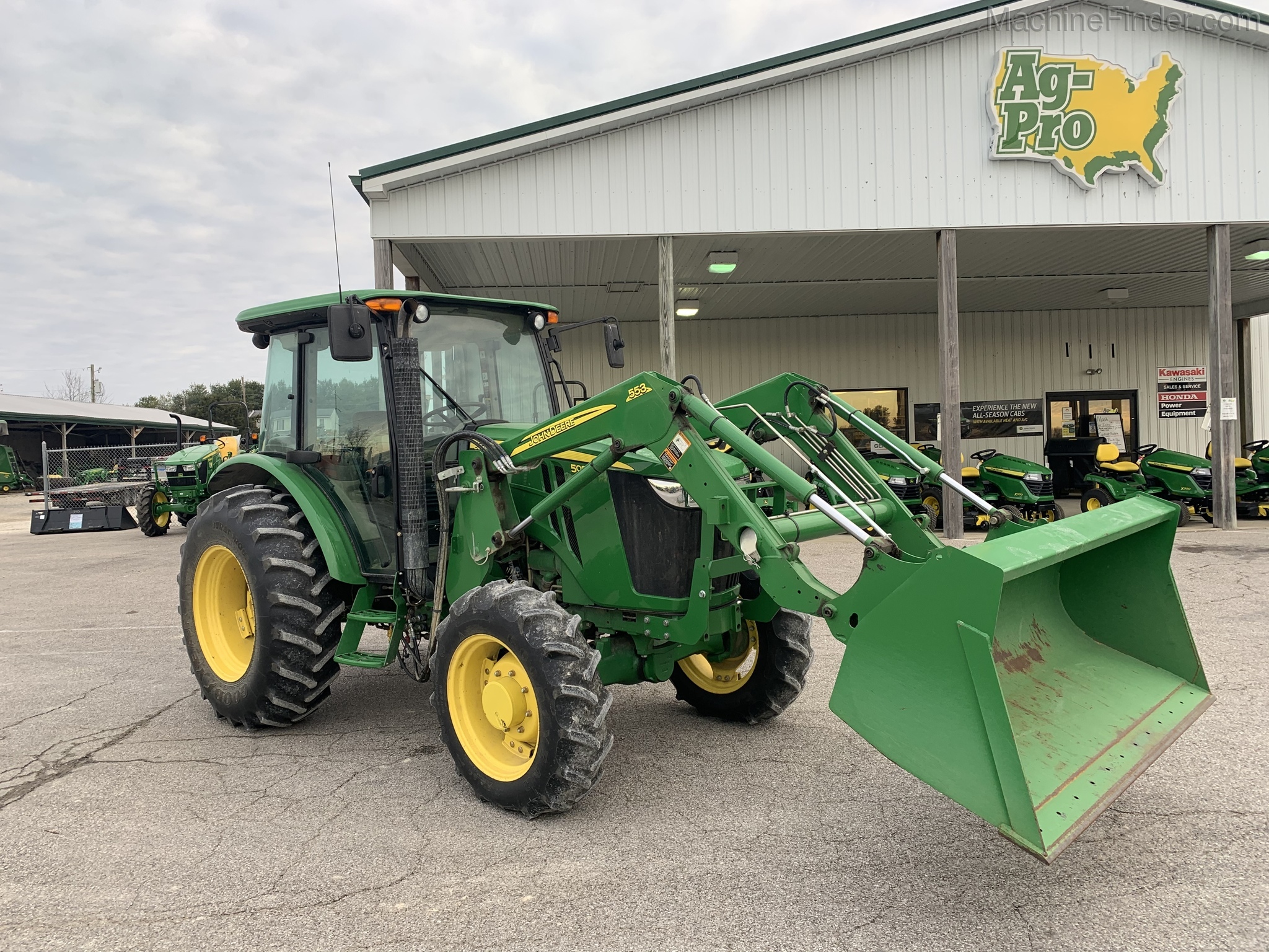 2014 John Deere 5085E Image 1
