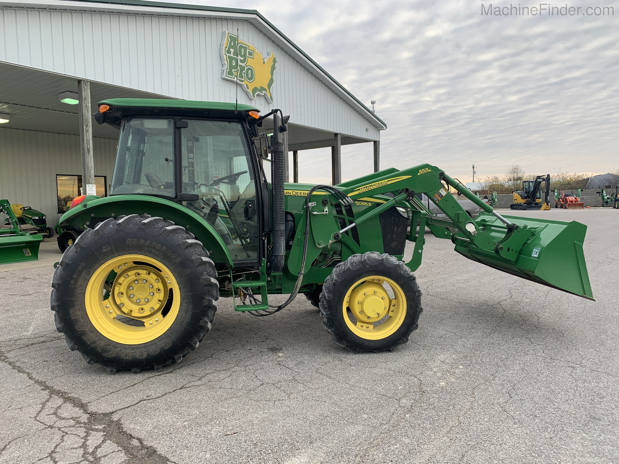 2014 John Deere 5085E Image 4