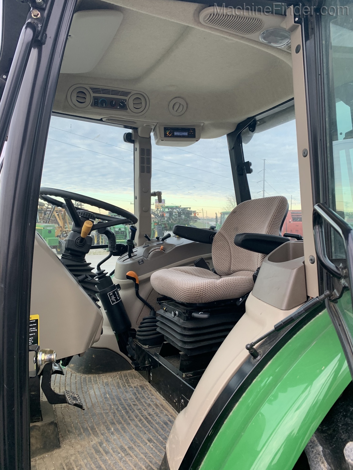 2014 John Deere 5085E Image 11