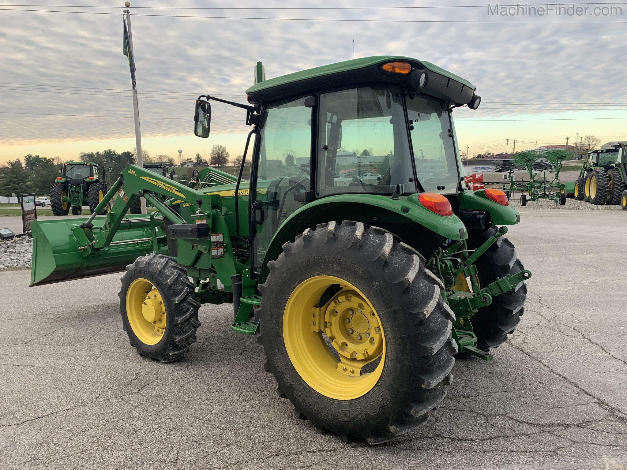2014 John Deere 5085E Image 7