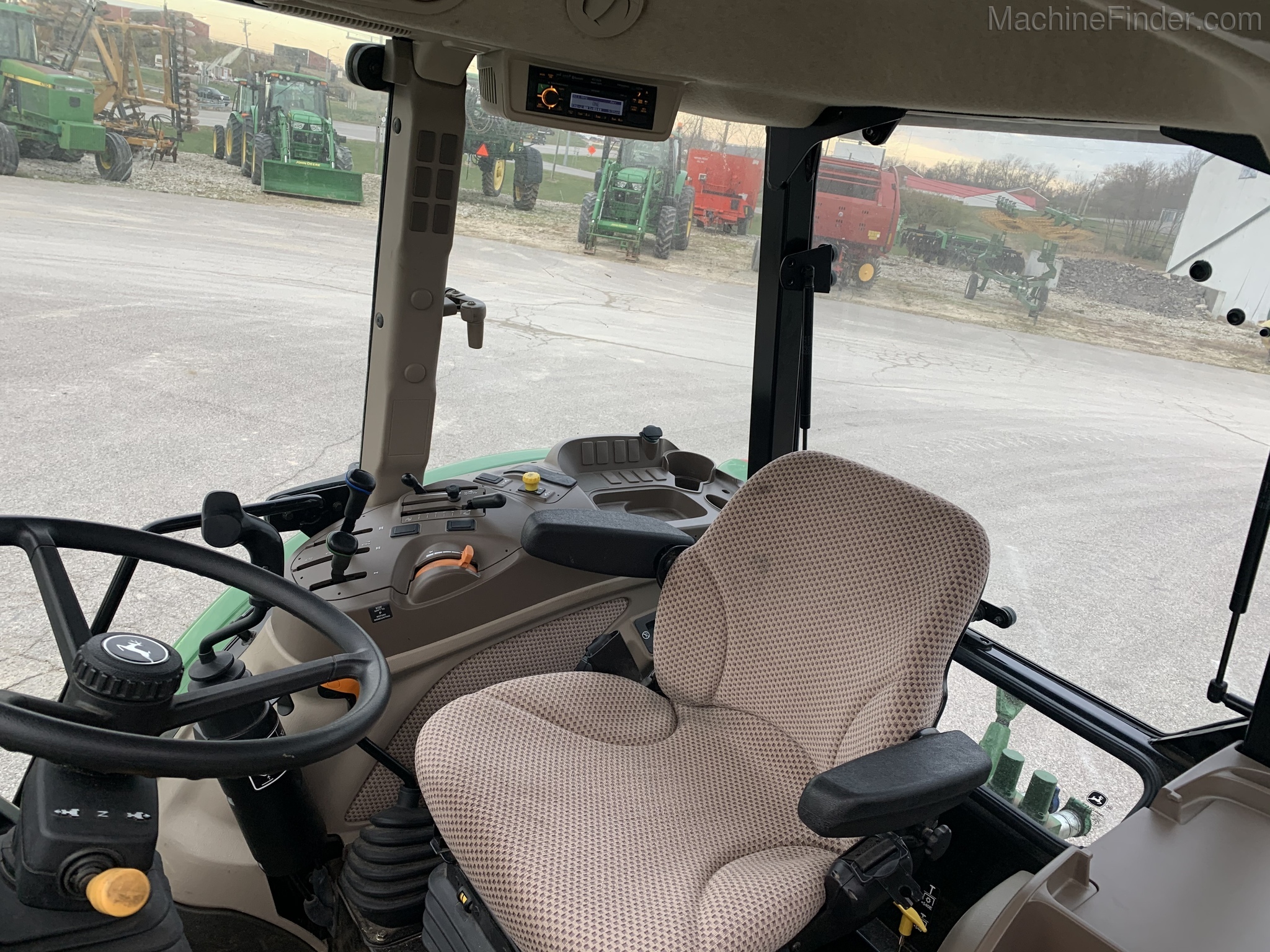 2014 John Deere 5085E Image 12