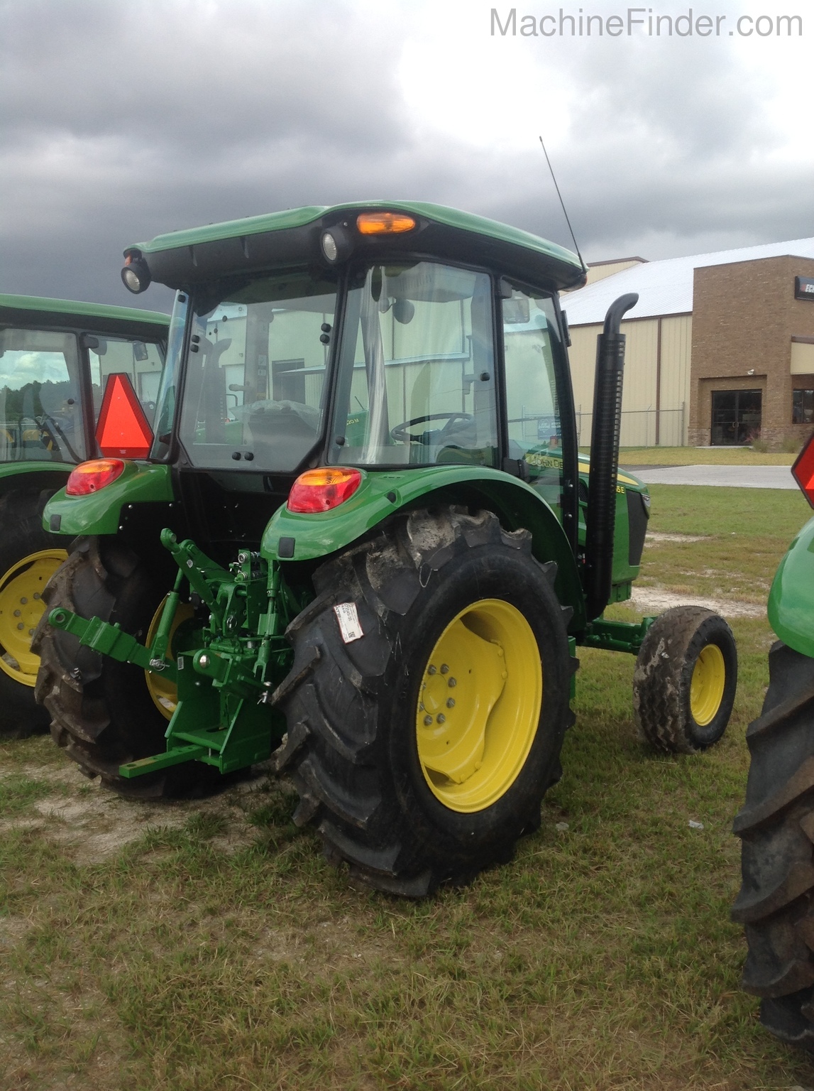 2020 John Deere 5055E Image 3