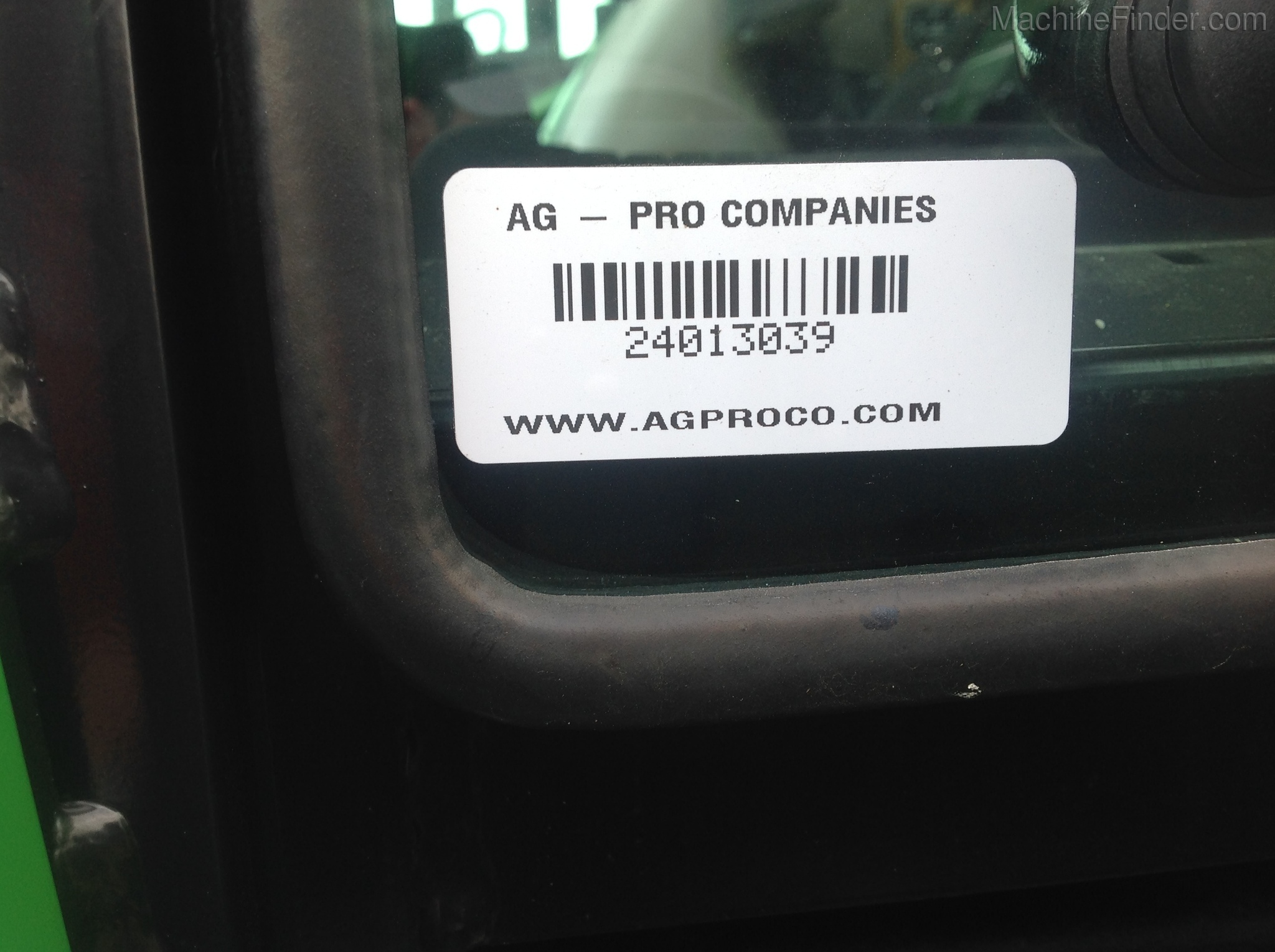 2020 John Deere 5055E Image 6