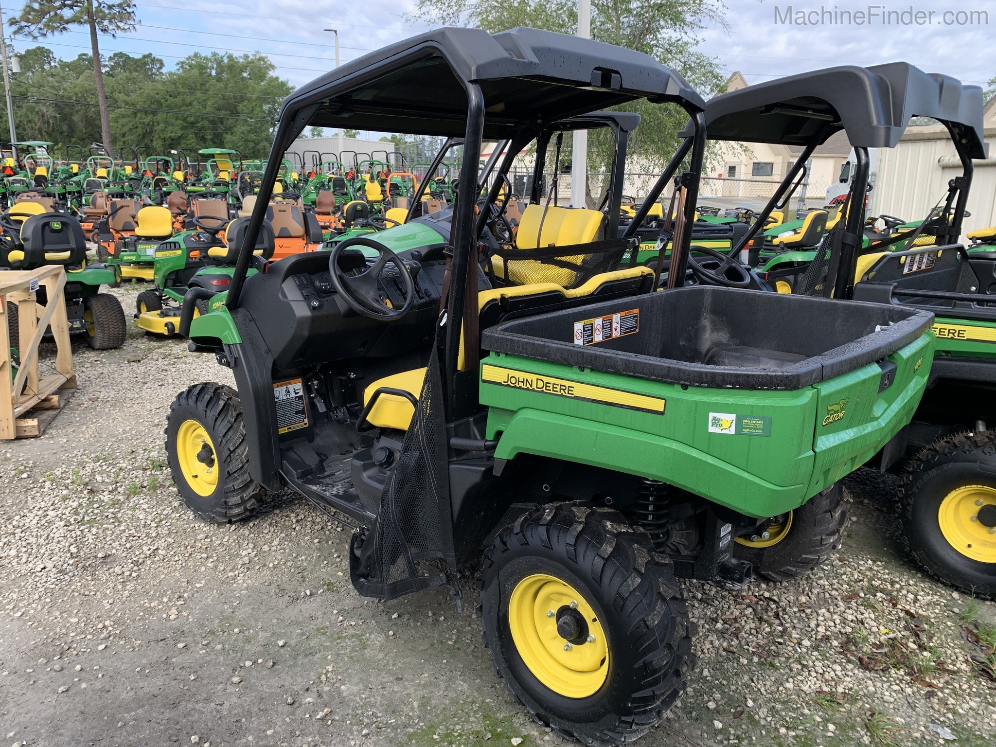 2021 John Deere 560E Image 4