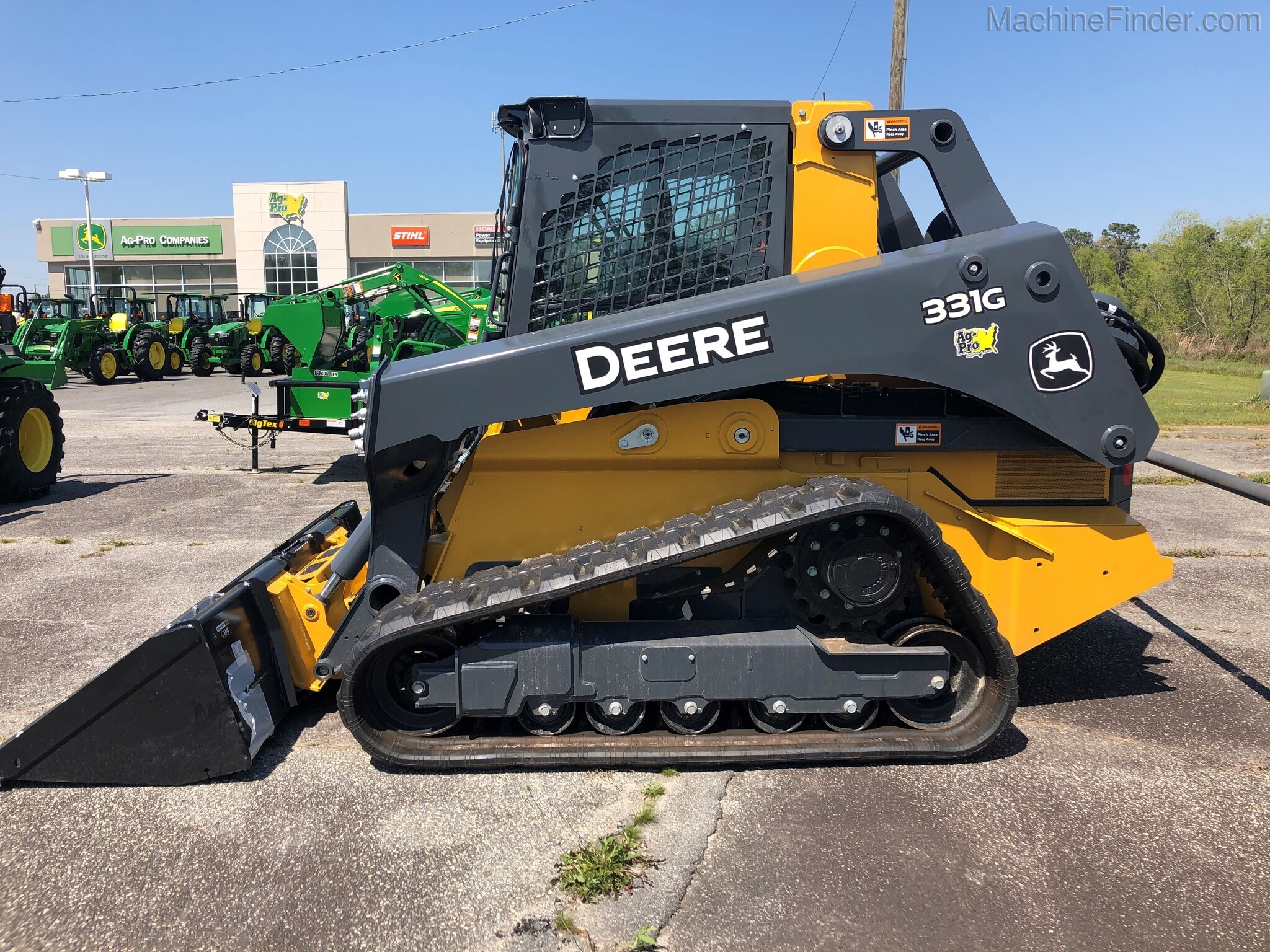 2020 John Deere 331G Image 4