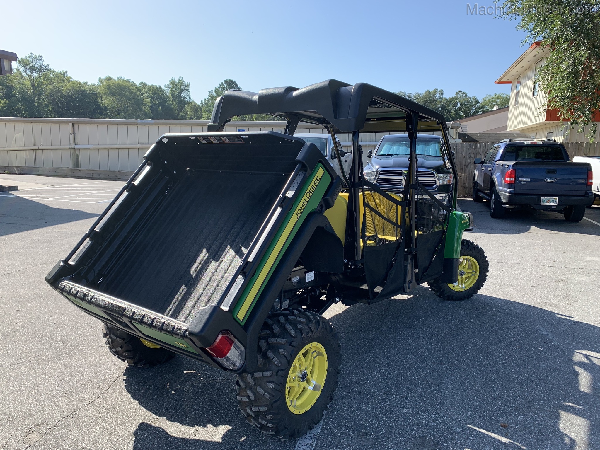 2021 John Deere 825M Image 5